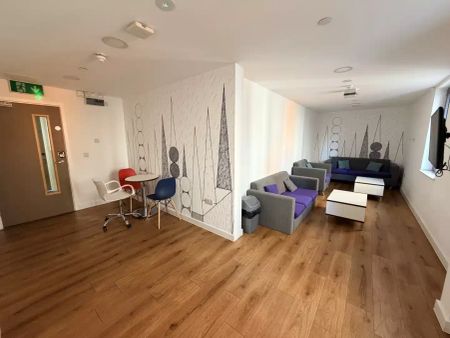 3 Bed Apartment - Photo 2