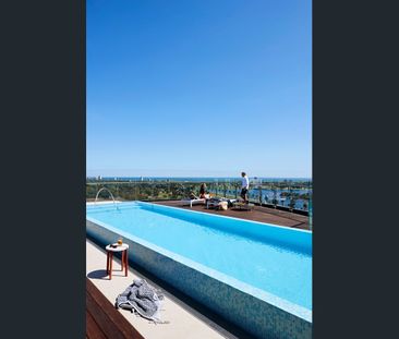 FULLY FURNISHED ONE BEDROOM APARTMENT AT THE HEART OF ALBERT PARK LAKE - Photo 5