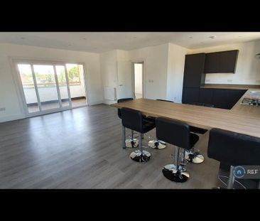 3 bedroom flat to rent - Photo 4