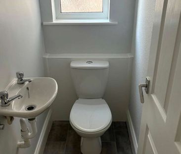 Mount Gould Road Room 3 - Photo 3