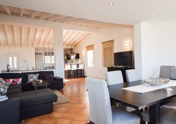 Detached 4 bedroom furnished house in Costabella, Marbella