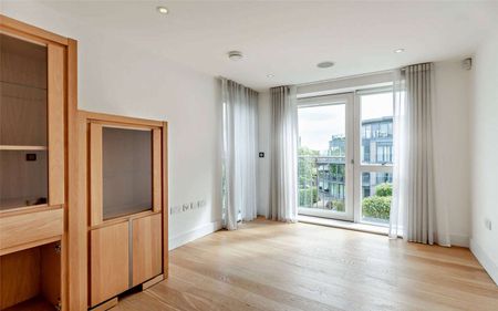 Stunning three bedroom penthouse apartment with large terrace and river views. - Photo 5