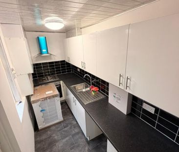 4 bedroom terraced house to rent - Photo 6