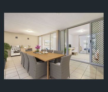 NEWLY Renovated Stunning Large Apartment - Photo 5