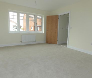 4 bedroom detached house to rent - Photo 2