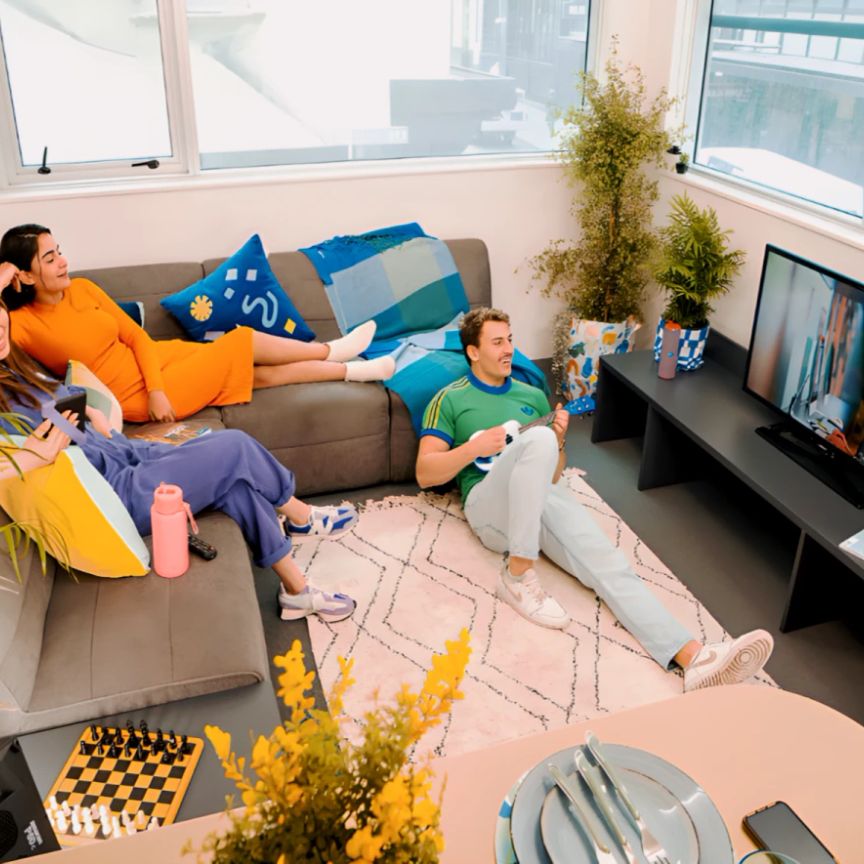 5 Bedroom Apartment - Photo 1