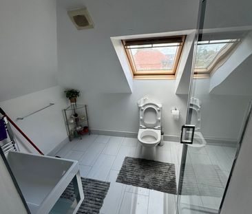 6 bed Semi-Detached - To Let - Photo 4