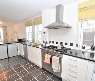 3 bedroom semi-detached house to rent - Photo 5