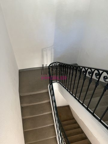 A LOUER - TRIPLEX BEAUMES DE VENISE - 4 pièces 82.70m² - Photo 4