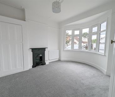 3 bedroom semi-detached bungalow to rent - Photo 4