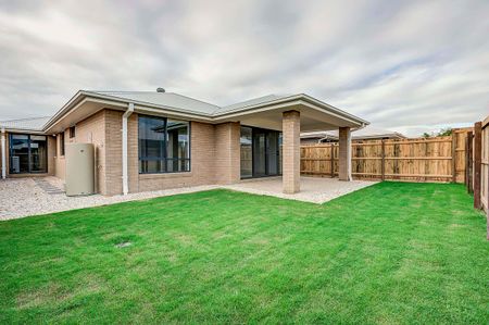 Perfect Family Home - Photo 4