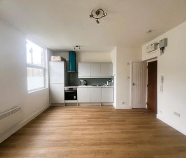 Studio to rent - Photo 1