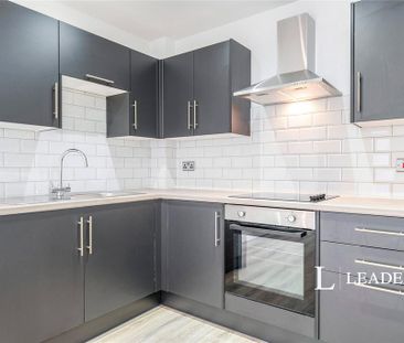 3 bedroom flat to rent - Photo 3