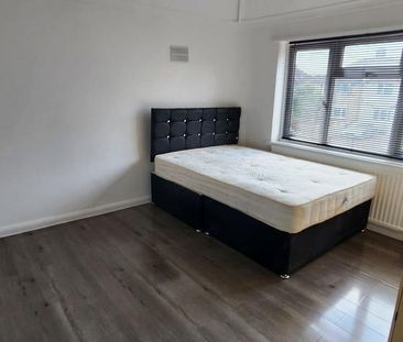 4 bedroom semi-detached house to rent - Photo 4