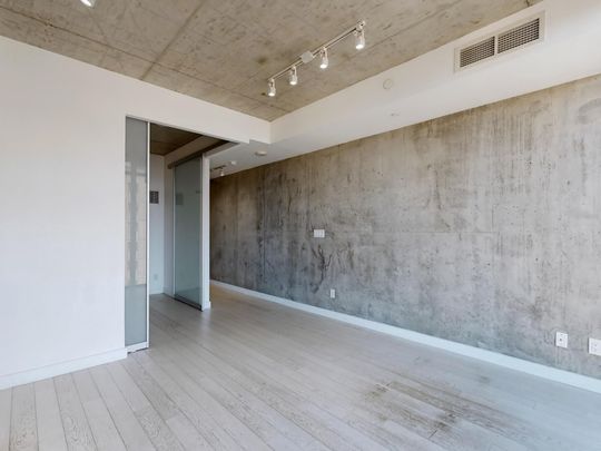 For Lease - 111 Bathurst Street Unit# 705, Toronto, Ontario - Photo 1
