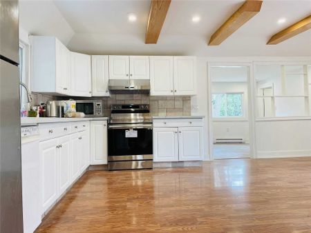 For Lease - 18 River Drive, East Gwillimbury, Ontario - Photo 2