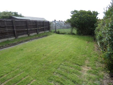 1 bedroom ground floor flat to rent - Photo 4