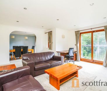 3 bedroom flat to rent - Photo 2