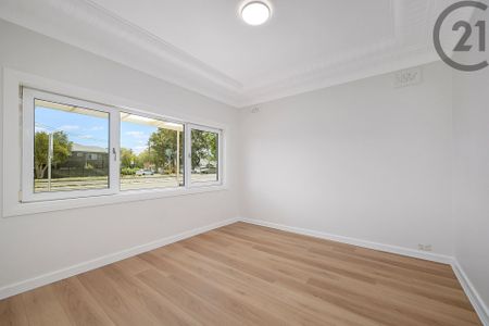 Newly Refurbished Single-Level Home - Photo 4