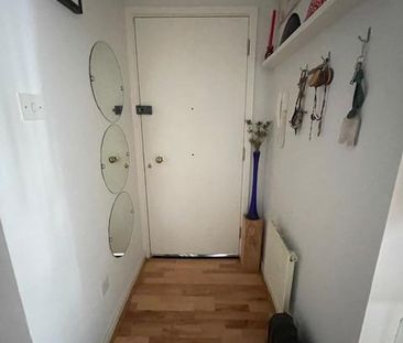 1 bedroom in a flat share to rent - Photo 6