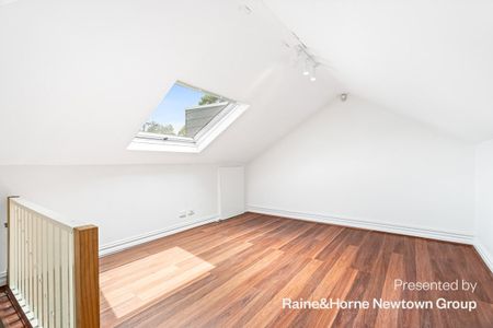 Oasis of charm offering 3 beds plus separate studio - Photo 2