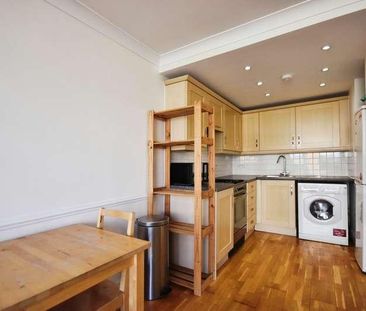 Town Meadow, Brentford, TW8 - Photo 1