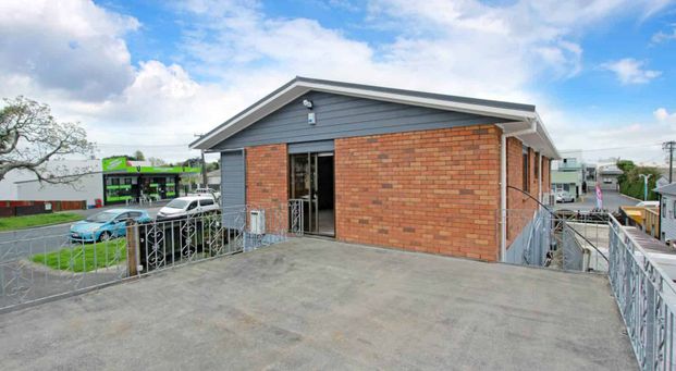 Spacious Living with Great Outdoor Areas – Pri... - Photo 1