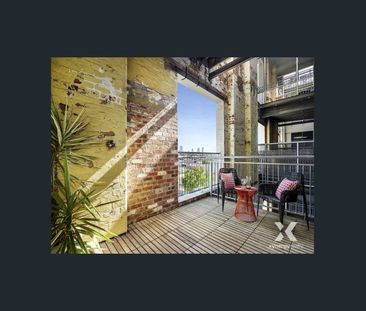 Stylish 2-Bedroom Warehouse Apartment in the Heart of Fitzroy! - Photo 5