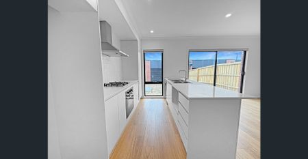 Get In Fast! - Photo 2