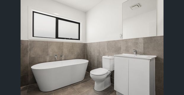 13a Pass Avenue, Thirroul, NSW 2515 - Photo 1