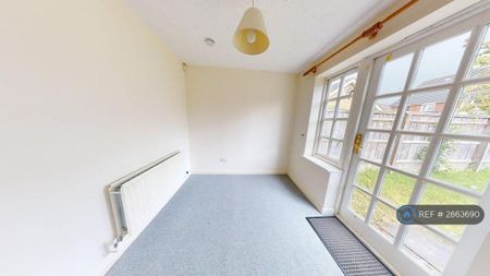 2 bedroom terraced house to rent - Photo 4