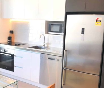 Fully Furnished Inner-City Living - Photo 4