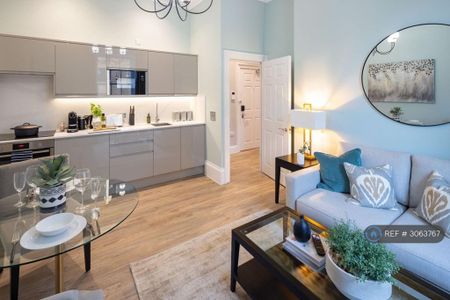 1 bedroom flat to rent - Photo 2