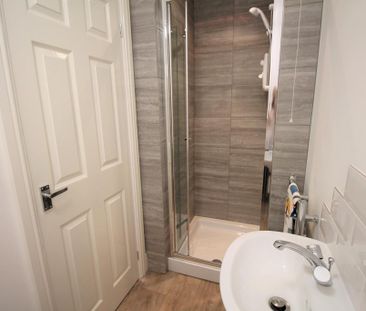 1 bedroom in a house share to rent - Photo 4