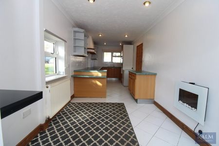 Ridgeway, Stevenage, Hertfordshire - Photo 5