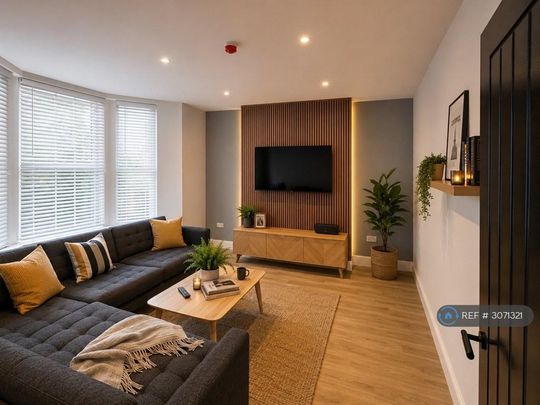 6 bedroom terraced house to rent - Photo 1