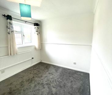 3 bed Semi-detached in Glenrise Close , Cardiff, CF3 0AS - Photo 2