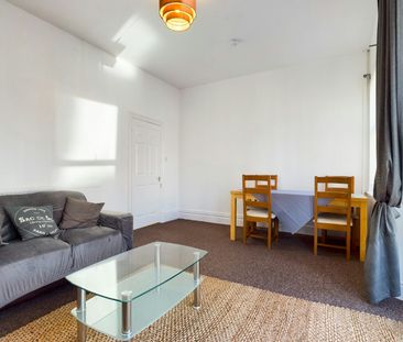 Flat to rent on - Photo 2