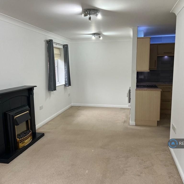 2 bedroom flat to rent - Photo 1