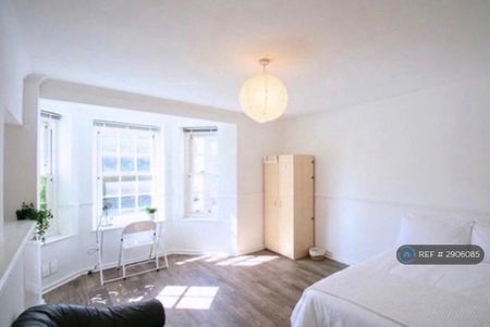 4 bedroom flat to rent - Photo 5