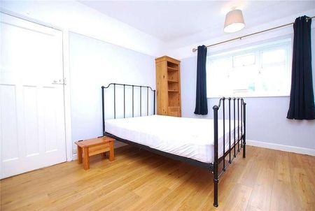 Cherry Tree Avenue, Guildford, Surrey, GU2 - Photo 4