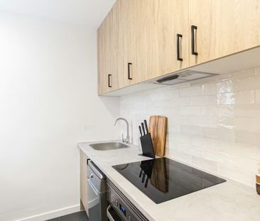 Carrer de Ca lAlegre de Dalt, Barcelona, Catalonia 08024 - Photo 5