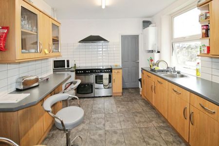 1 bedroom in a house share to rent - Photo 4