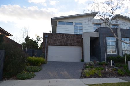 1 Inglisby Road, Mont Albert - Photo 2