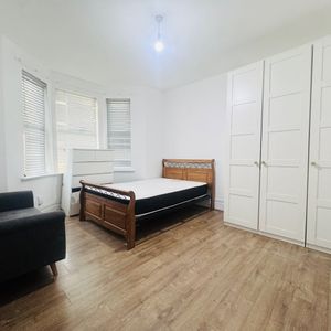Studio Flat, Leagrave Road, LU4 - Photo 2