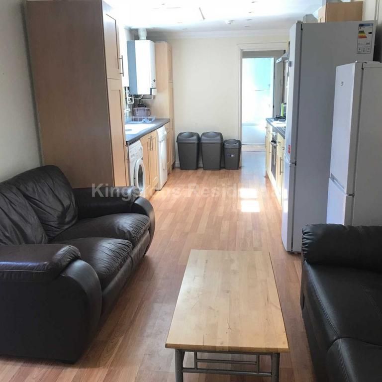 6 bedroom terraced house to rent - Photo 1