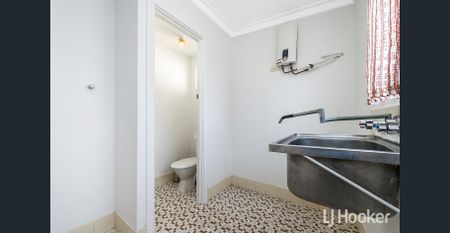 2 x 1 Duplex close to all amenities - Photo 3