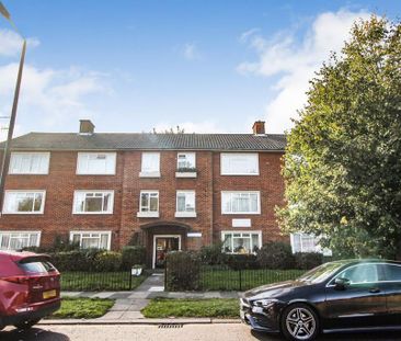 3 bedroom flat to rent - Photo 6