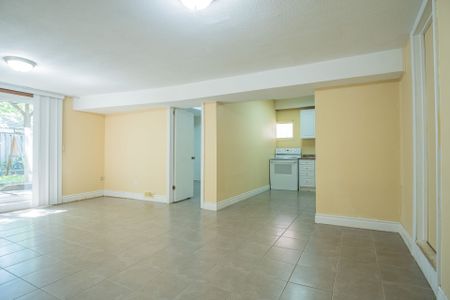 For Lease - 399 Lawrence Avenue Unit# Basement, Toronto, Ontario - Photo 3