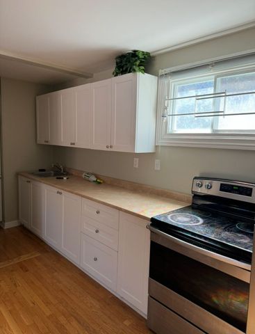 484 Gladstone - Photo 2